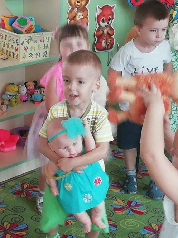 Танцуем с куклой Таней
